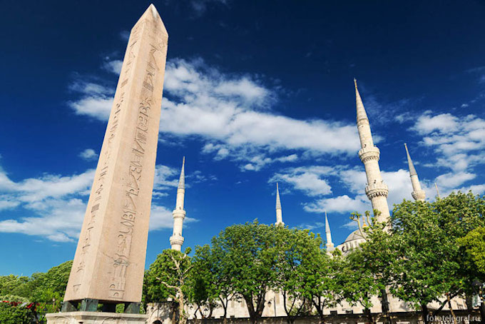 مسلة ثيودوسيوس وأفعى العمود