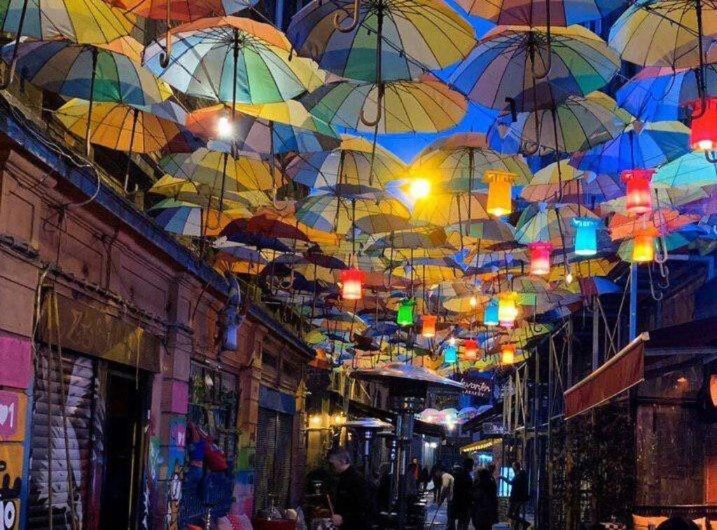 شارع المظلات في اسطنبول الاسيوية